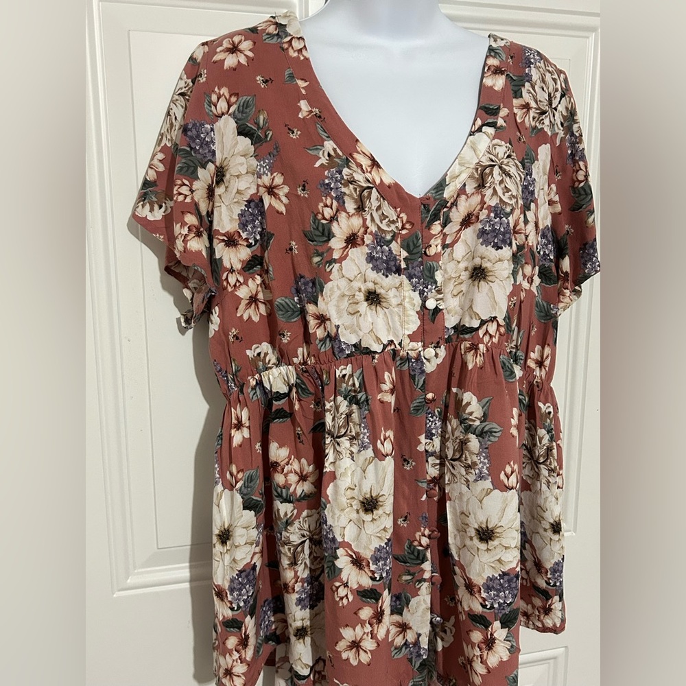 Torrid Mauve Floral Blouse with V-Neck and Short Sleeves